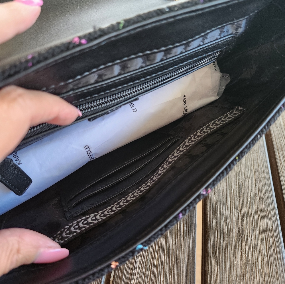 Black handbag - Picture 9 of 10